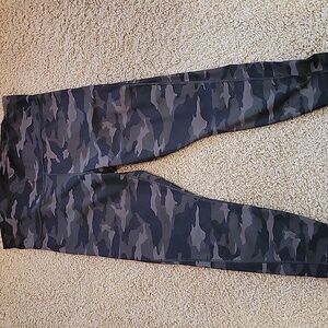 Athleta Ultimaye 7/8 Tight Camo Leggings